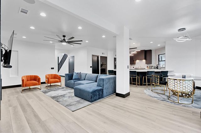 1292 E Valley Forge Drive, Fresno, CA 93720