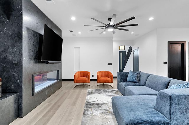 1292 E Valley Forge Drive, Fresno, CA 93720