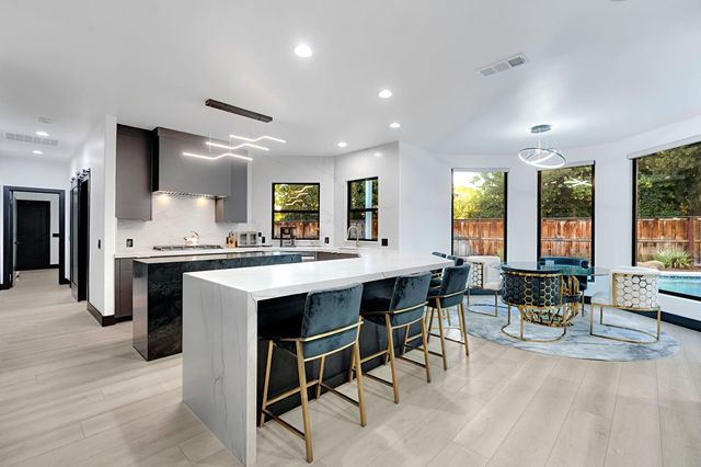 1292 E Valley Forge Drive, Fresno, CA 93720
