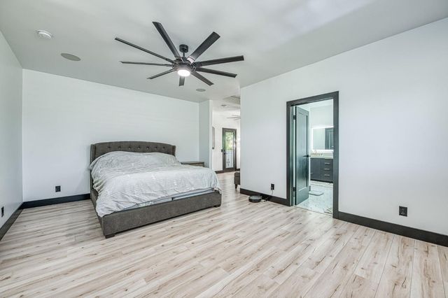 1292 E Valley Forge Drive, Fresno, CA 93720
