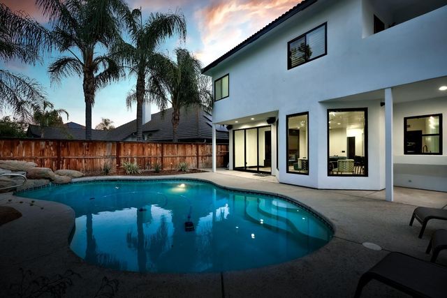1292 E Valley Forge Drive, Fresno, CA 93720