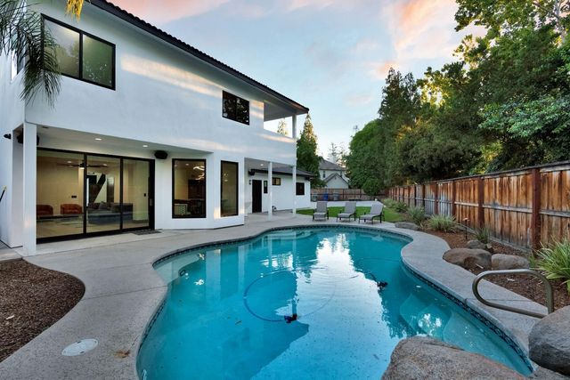 1292 E Valley Forge Drive, Fresno, CA 93720