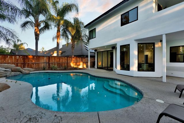 1292 E Valley Forge Drive, Fresno, CA 93720
