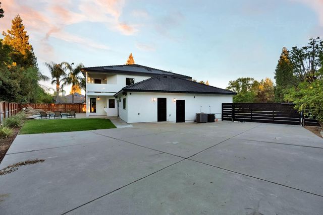 1292 E Valley Forge Drive, Fresno, CA 93720