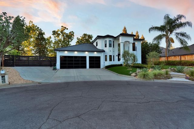 1292 E Valley Forge Drive, Fresno, CA 93720