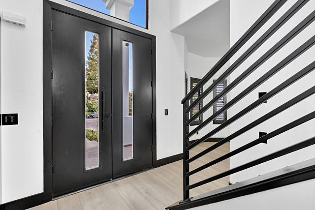 1292 E Valley Forge Drive, Fresno, CA 93720