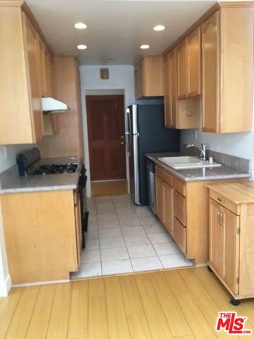 12205 GORHAM Avenue 12, Los Angeles, CA 90049