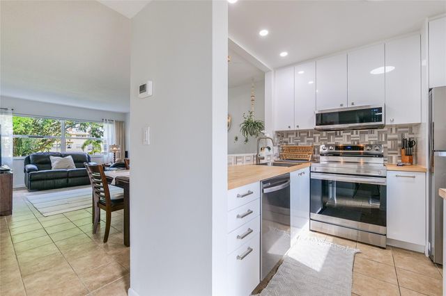 4421 NW 16th St 206-G, Lauderhill, FL 33313