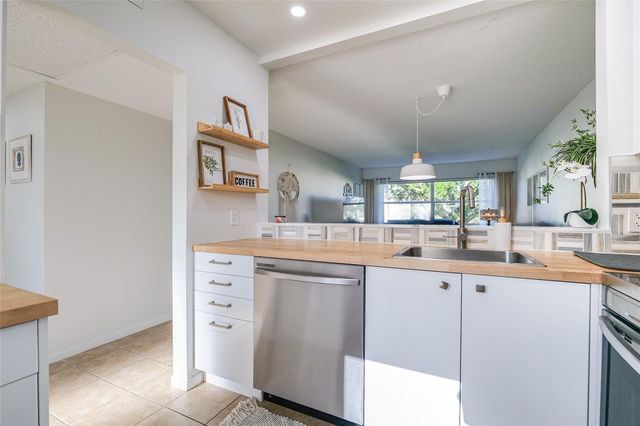 4421 NW 16th St 206-G, Lauderhill, FL 33313