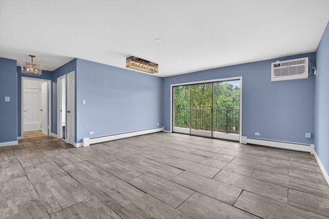 9540 Mayfield Avenue S307, Oak Lawn, IL 60453