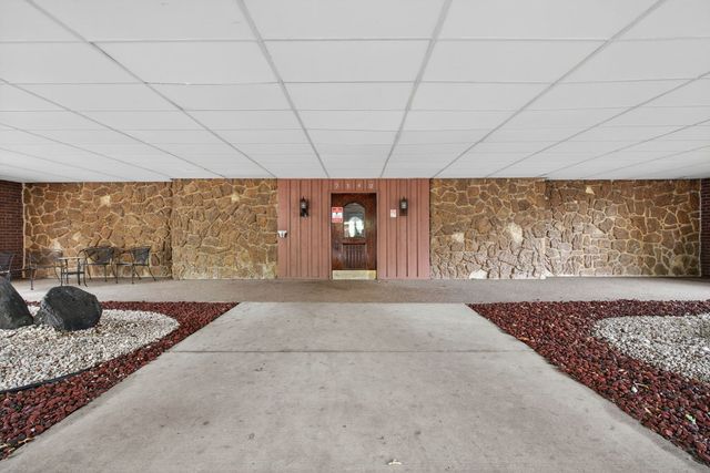 9540 Mayfield Avenue S307, Oak Lawn, IL 60453