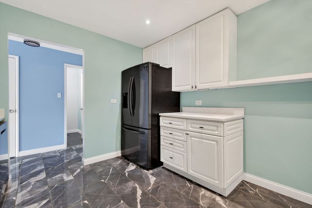 9540 Mayfield Avenue S307, Oak Lawn, IL 60453