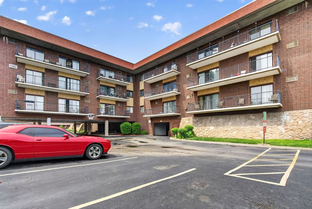 9540 Mayfield Avenue S307, Oak Lawn, IL 60453