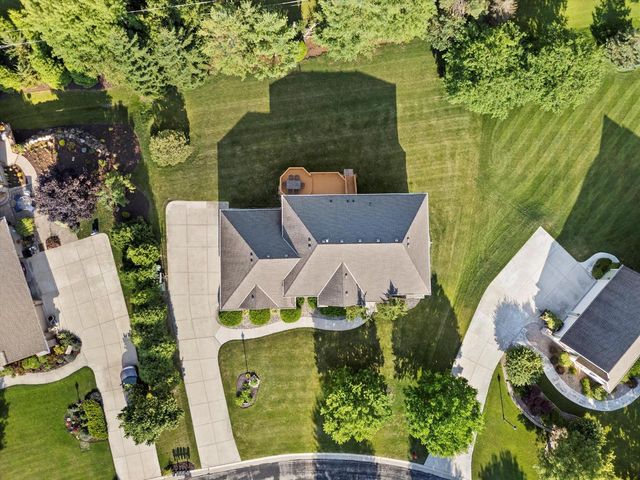 W160N5452 Westwind DRIVE, Menomonee Falls, WI 53051