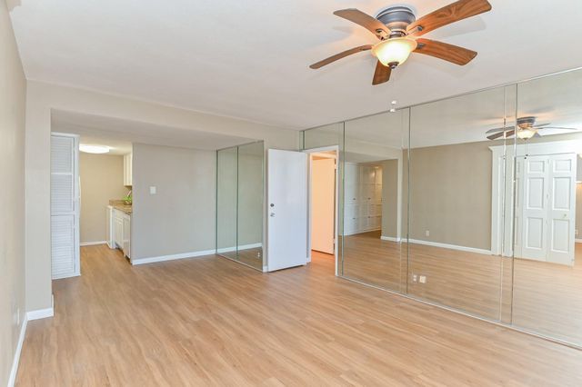 7520 Hornwood Drive 201W, Houston, TX 77036