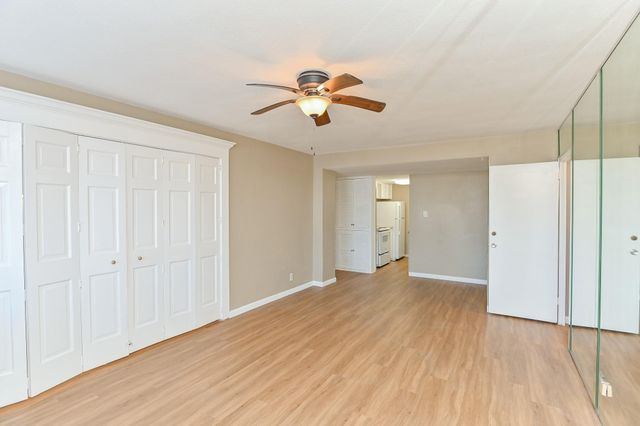 7520 Hornwood Drive 201W, Houston, TX 77036