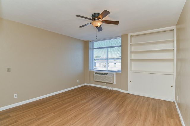 7520 Hornwood Drive 201W, Houston, TX 77036