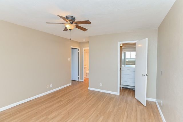 7520 Hornwood Drive 201W, Houston, TX 77036