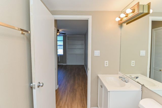 7520 Hornwood Drive 201W, Houston, TX 77036