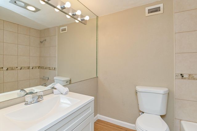 7520 Hornwood Drive 201W, Houston, TX 77036
