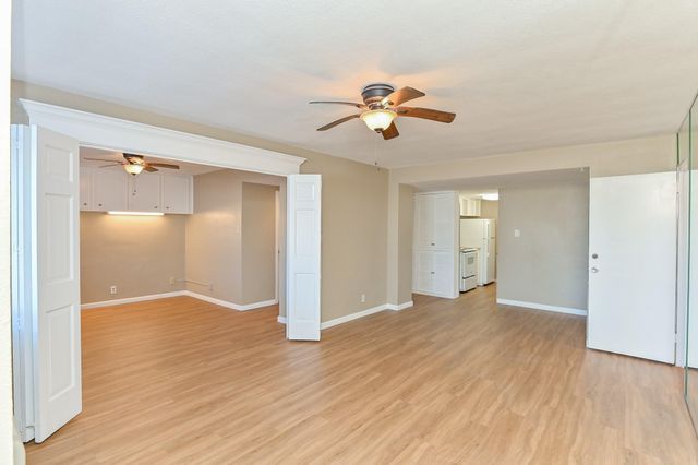 7520 Hornwood Drive 201W, Houston, TX 77036