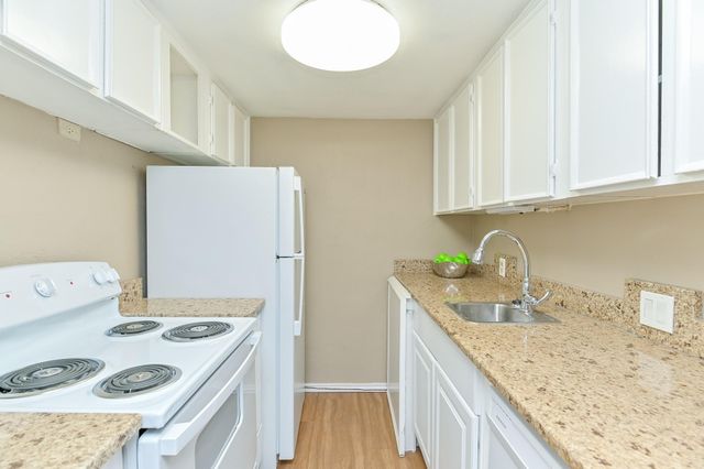 7520 Hornwood Drive 201W, Houston, TX 77036