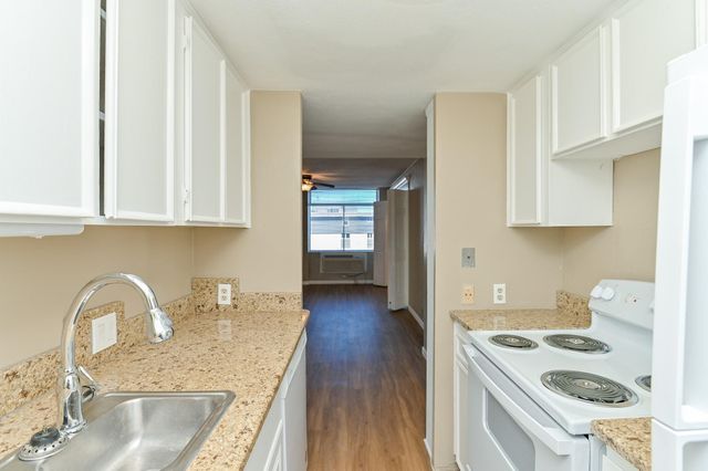 7520 Hornwood Drive 201W, Houston, TX 77036