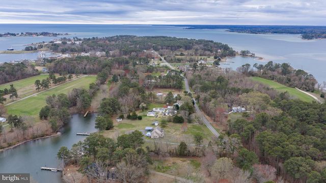 1881 FAIRPORT RD, Reedville, VA 22539