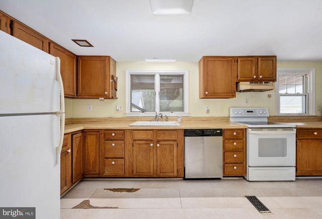 1881 FAIRPORT RD, Reedville, VA 22539