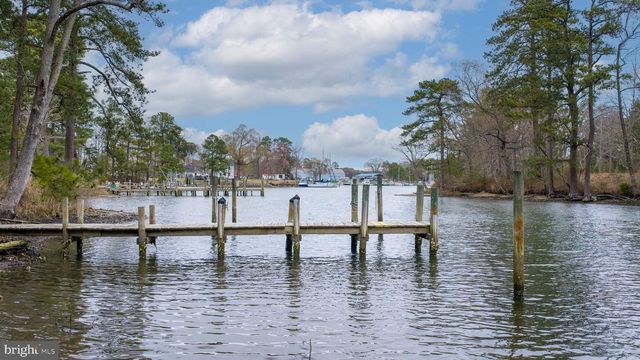 1881 FAIRPORT RD, Reedville, VA 22539