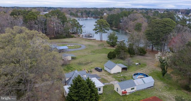 1881 FAIRPORT RD, Reedville, VA 22539