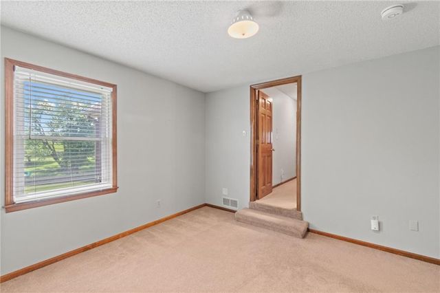 6724 N Quincy Circle, Kansas City, MO 64119
