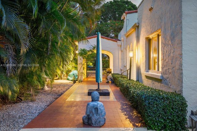 1042 Sorolla Ave, Coral Gables, FL 33134