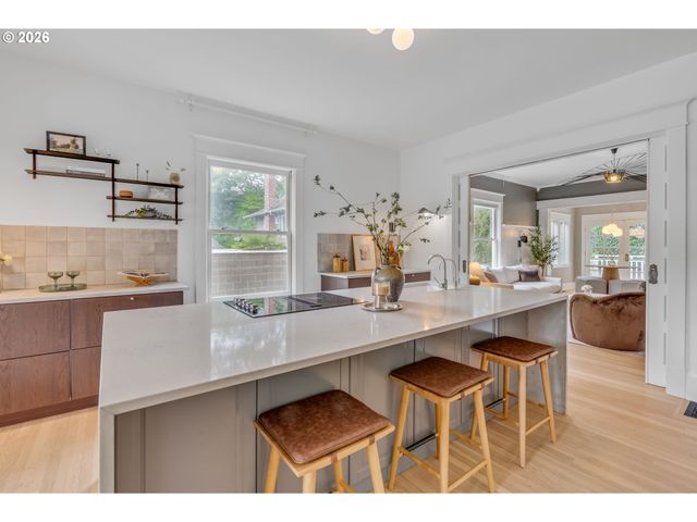 1927 Ne 24TH Ave, Portland, OR 97212