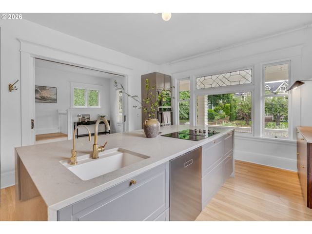 1927 Ne 24TH Ave, Portland, OR 97212