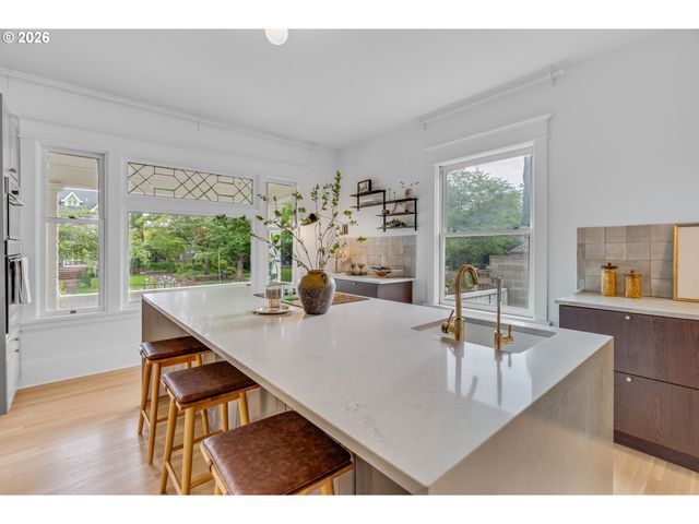 1927 Ne 24TH Ave, Portland, OR 97212