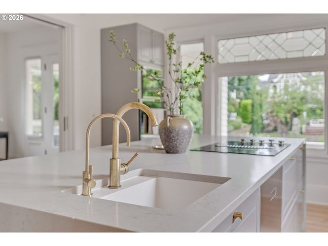 1927 Ne 24TH Ave, Portland, OR 97212