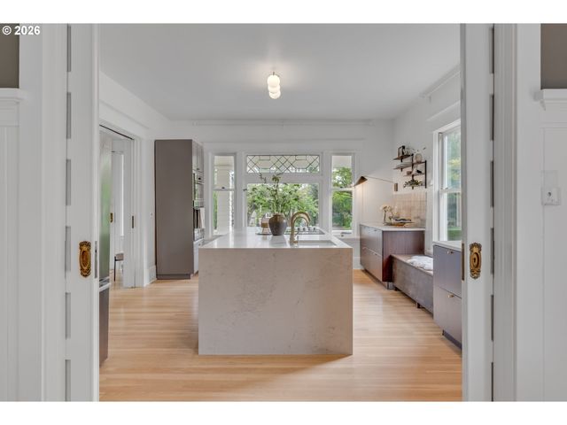 1927 Ne 24TH Ave, Portland, OR 97212