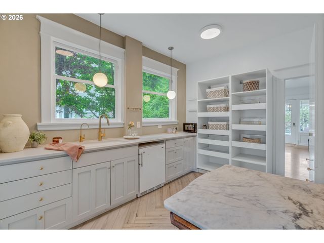 1927 Ne 24TH Ave, Portland, OR 97212