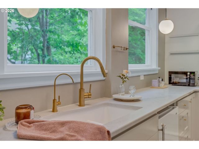 1927 Ne 24TH Ave, Portland, OR 97212