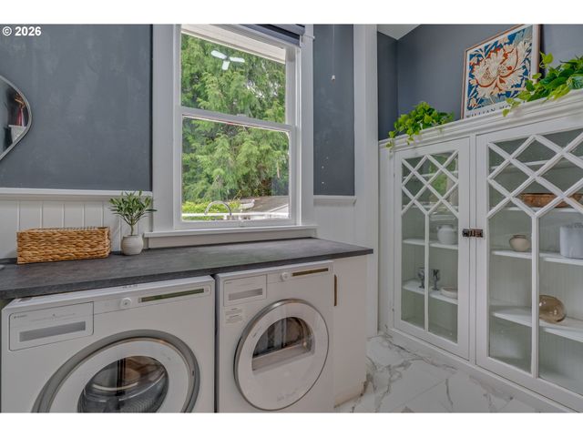 1927 Ne 24TH Ave, Portland, OR 97212