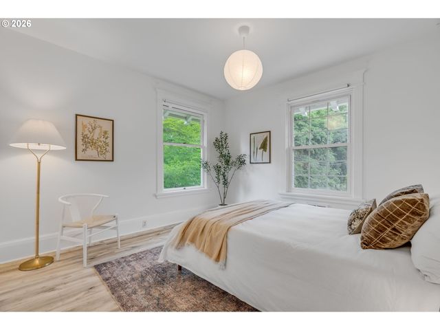 1927 Ne 24TH Ave, Portland, OR 97212