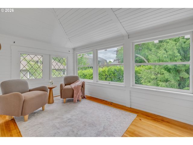 1927 Ne 24TH Ave, Portland, OR 97212
