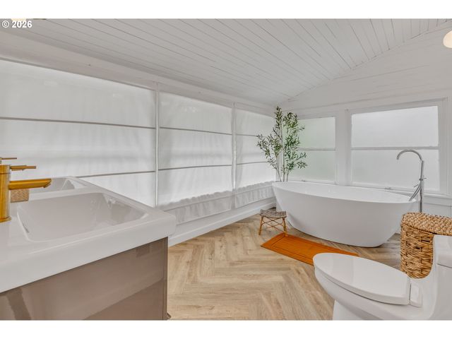 1927 Ne 24TH Ave, Portland, OR 97212