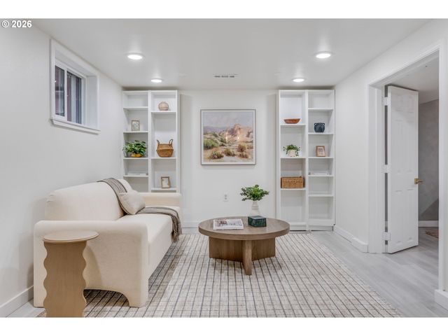 1927 Ne 24TH Ave, Portland, OR 97212