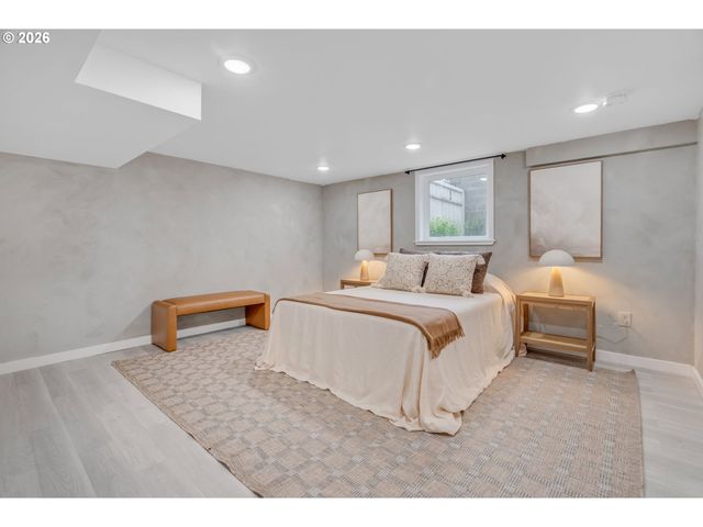 1927 Ne 24TH Ave, Portland, OR 97212