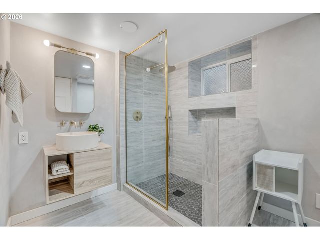 1927 Ne 24TH Ave, Portland, OR 97212