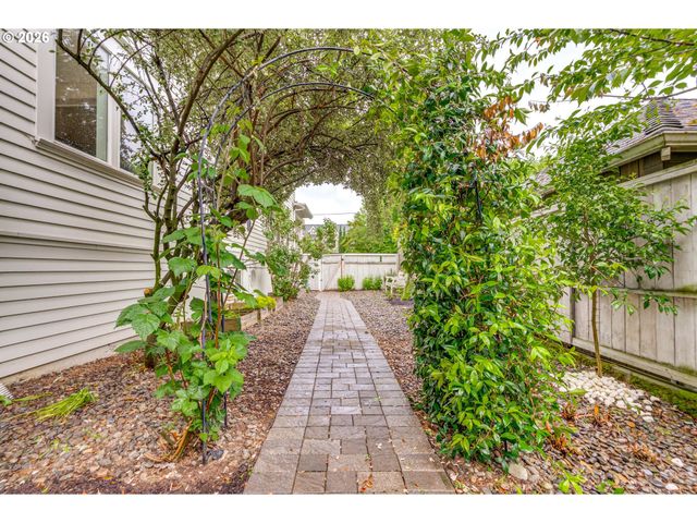 1927 Ne 24TH Ave, Portland, OR 97212