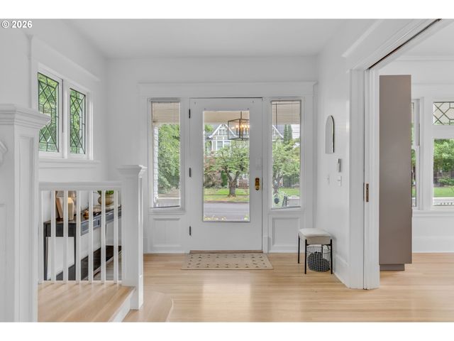 1927 Ne 24TH Ave, Portland, OR 97212