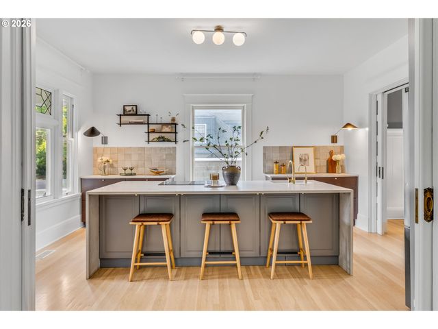 1927 Ne 24TH Ave, Portland, OR 97212